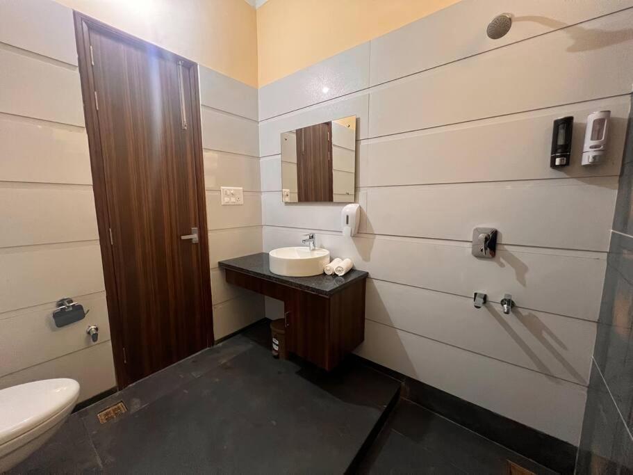 5Bhk Home Away From Home At Ranjit Avenue Амритсар Экстерьер фото